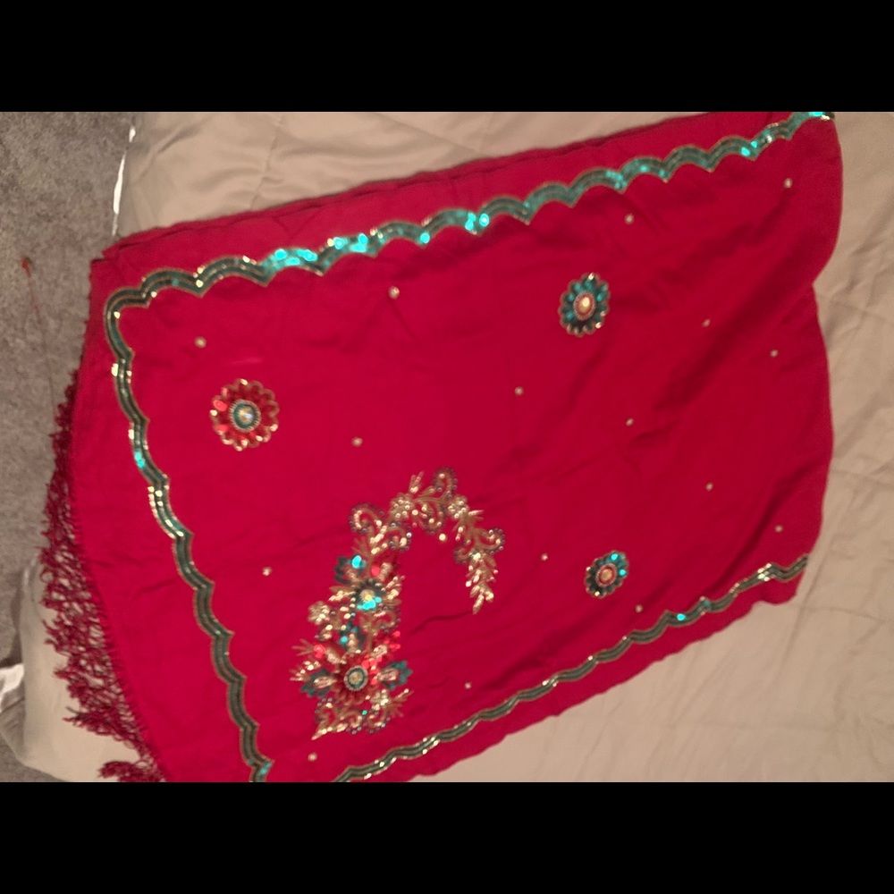 Red Shawl - Picture 4 of 4